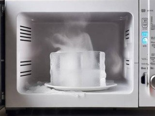 夏日快速融化冰块，揭秘保存小技巧