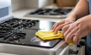 如何轻松去除油烟机油渍，恢复厨房洁净