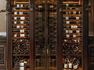 红酒收藏必备：优雅红酒架设计，打造个性化酒柜空间