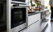 红日集成灶客服维修电话分析۞欧美集成灶998：厨房升级新选择，高效节能生活必备