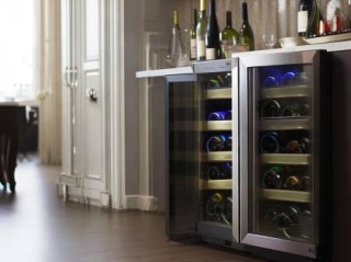 红酒柜倾斜摆放的优势及选购技巧