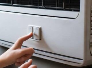 空调遥控器没电了怎么办？教您手动开启空调方法