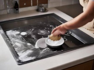 万喜油烟机放置油渍处理技巧